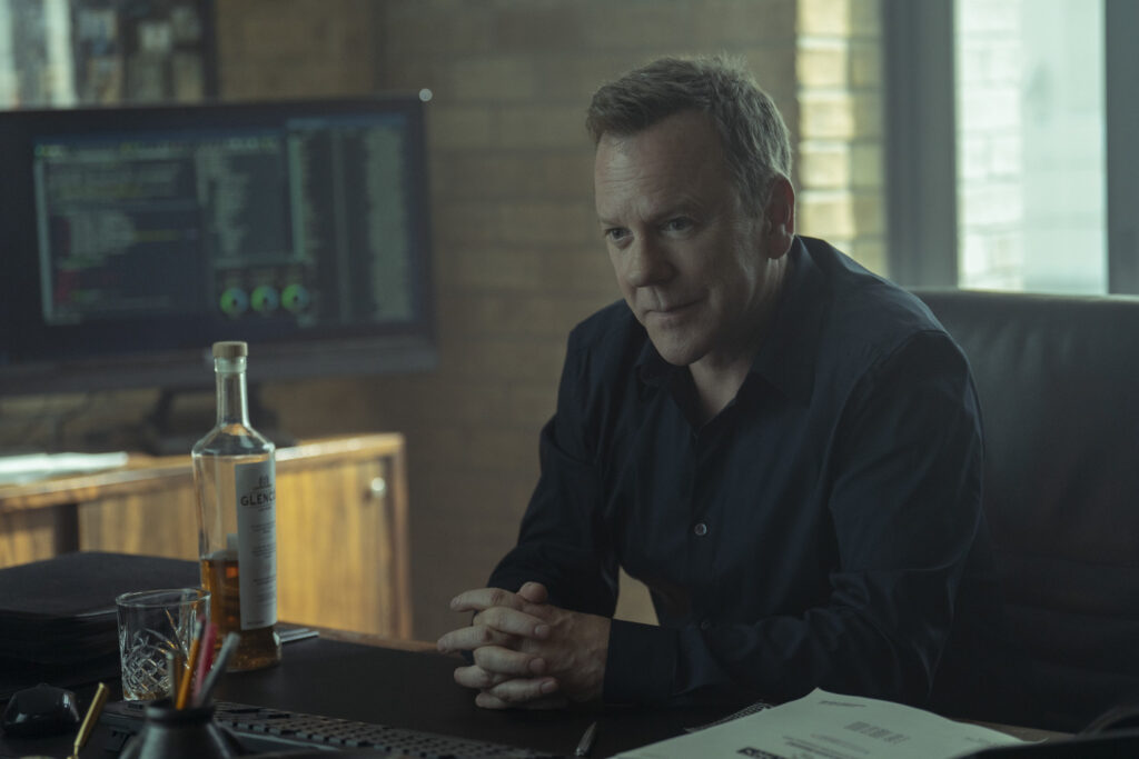 John Weir (Kiefer Sutherland) in Rabbit Hole