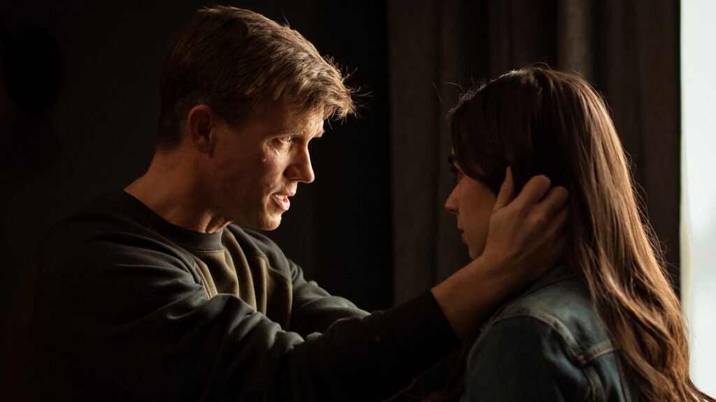 Jeff and Callie in Yellowjackets S3