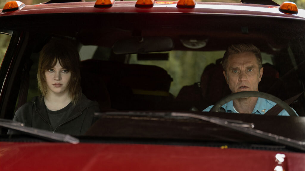 Sophie Thatcher and Devon Sawa on Yellowjackets Season 4