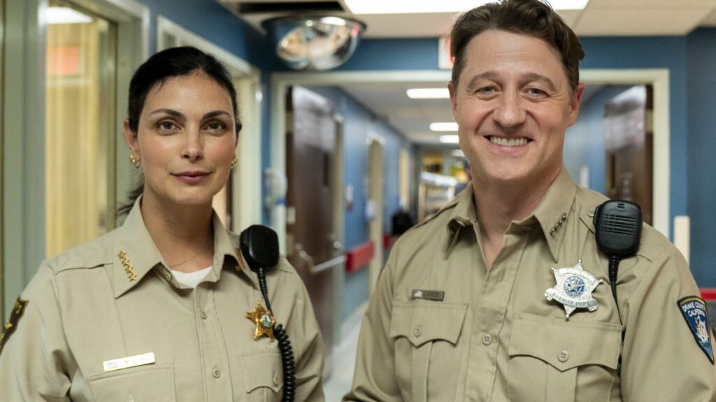 Pictured (L-R): Morena Baccarin as Sheriff Mickey Fox and Ben McKenzie as Sheriff Jim Wade.in Sheriff Country Season 2
