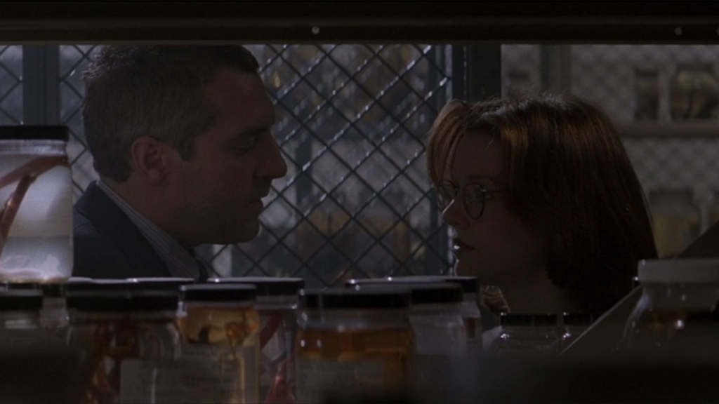 Penelope Ann Miller as Dr. Margo Green and Tom Sizemore as Lt. Vincent D'Agosta in The Relic